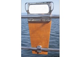 Supporto motore per montaggio sui pulpiti di poppa